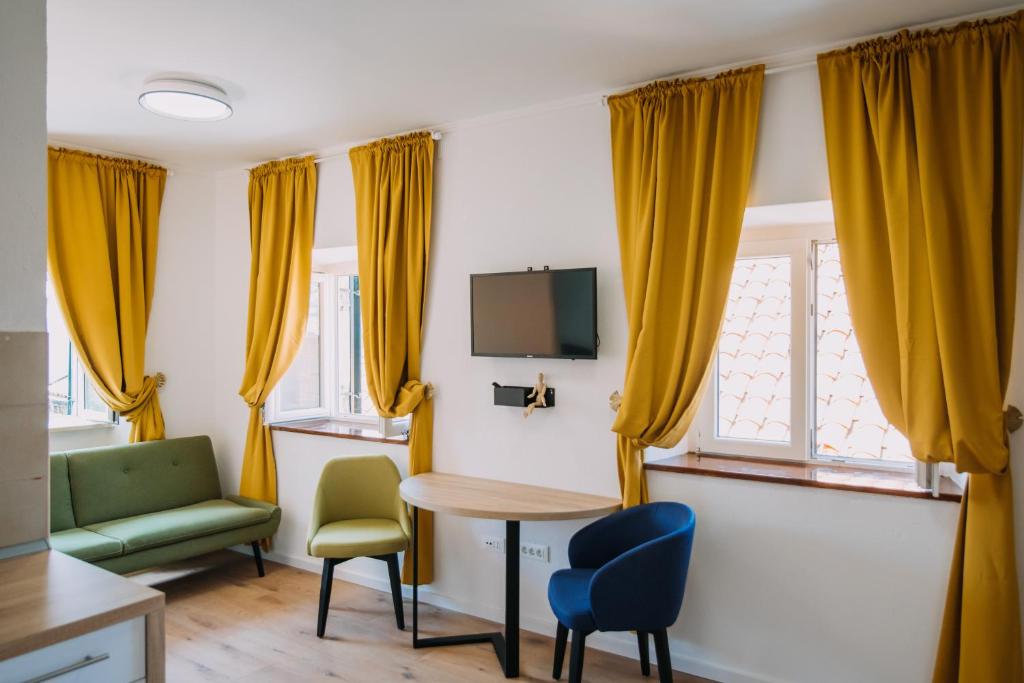 Executive One Bedroom Apartment @ Art Deco Cathedral - 3