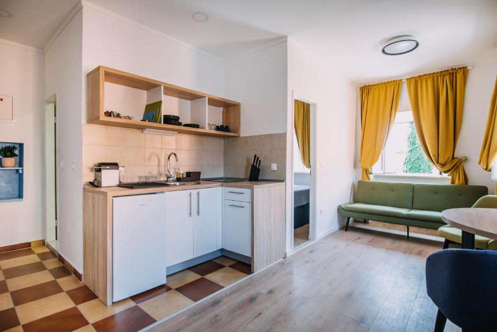 Executive One Bedroom Apartment @ Art Deco Cathedral - 6