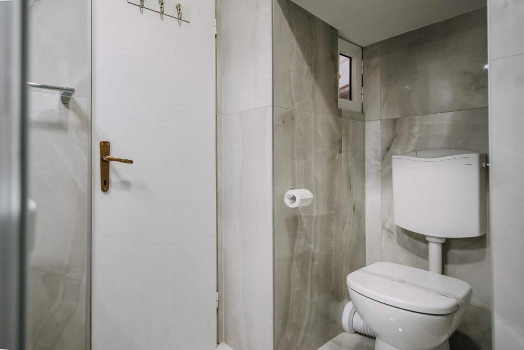 Executive One Bedroom Apartment @ Art Deco Cathedral - 7