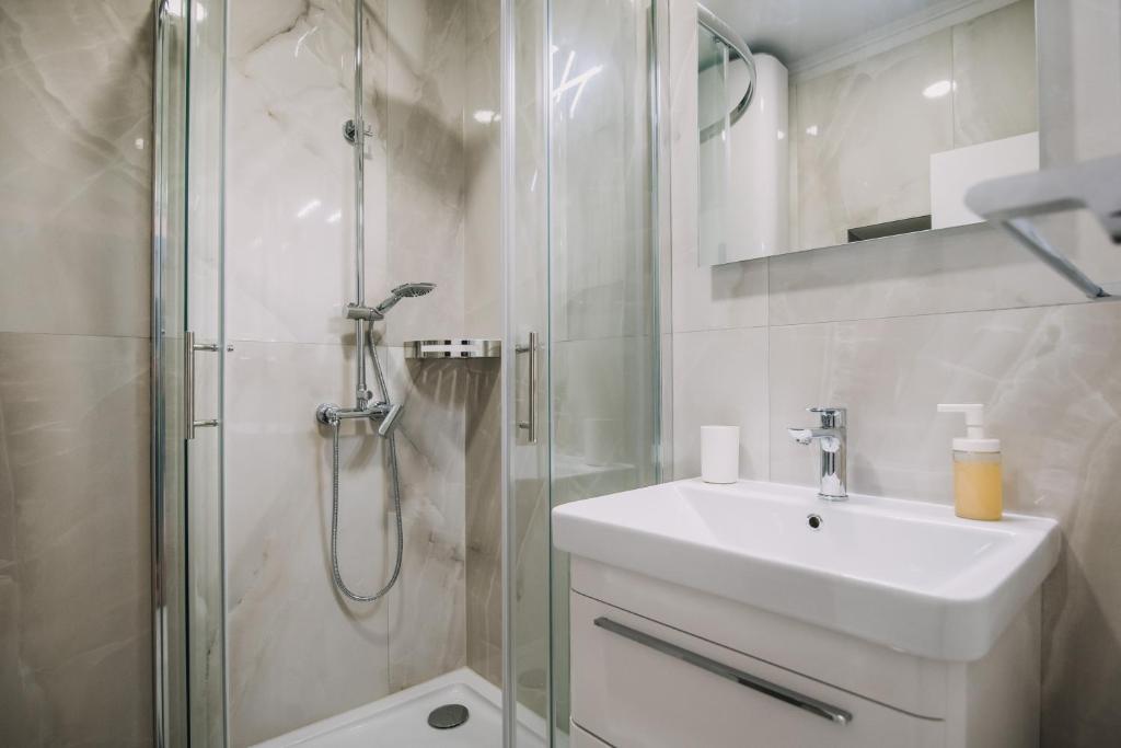 Executive One Bedroom Apartment @ Art Deco Cathedral - 8
