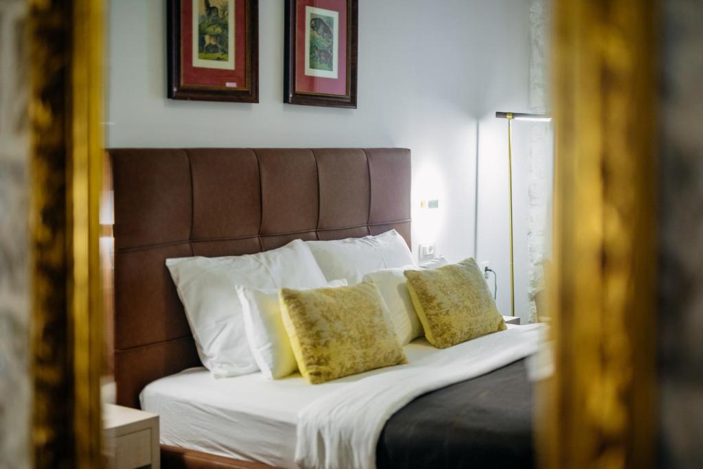 Superior Room @ Central W Room by DuHomes
