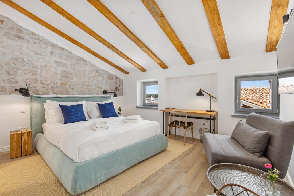 Deluxe Room with Sea View @ Blubini Heritage House