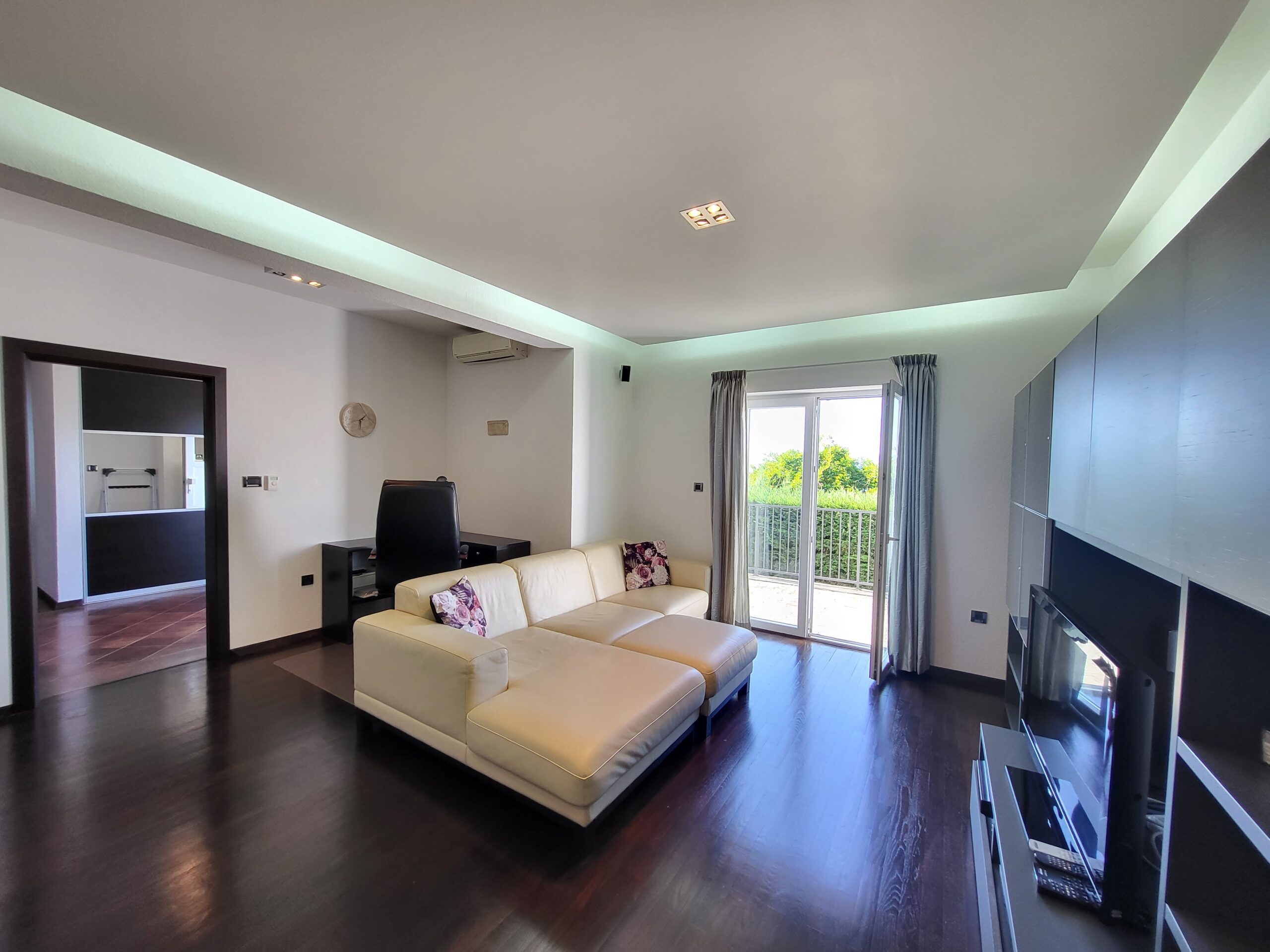 Cloud 9 2BR Apartment - 8