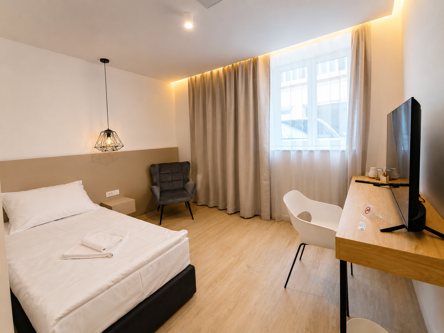 Single Room 2 - Kula & the Top Apartments - 3
