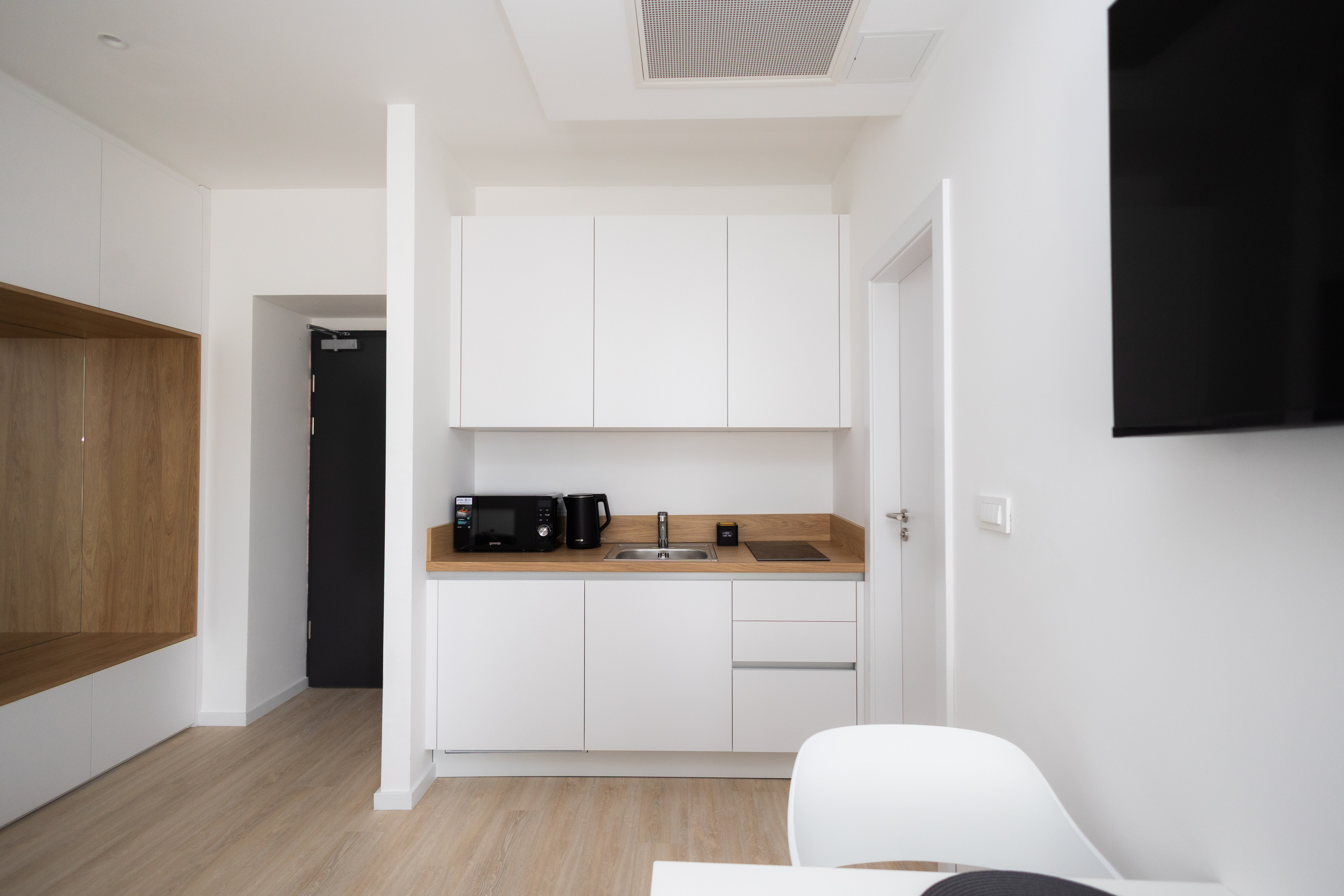 Deluxe Studio - Ground floor @ Kula & the Top  - 2