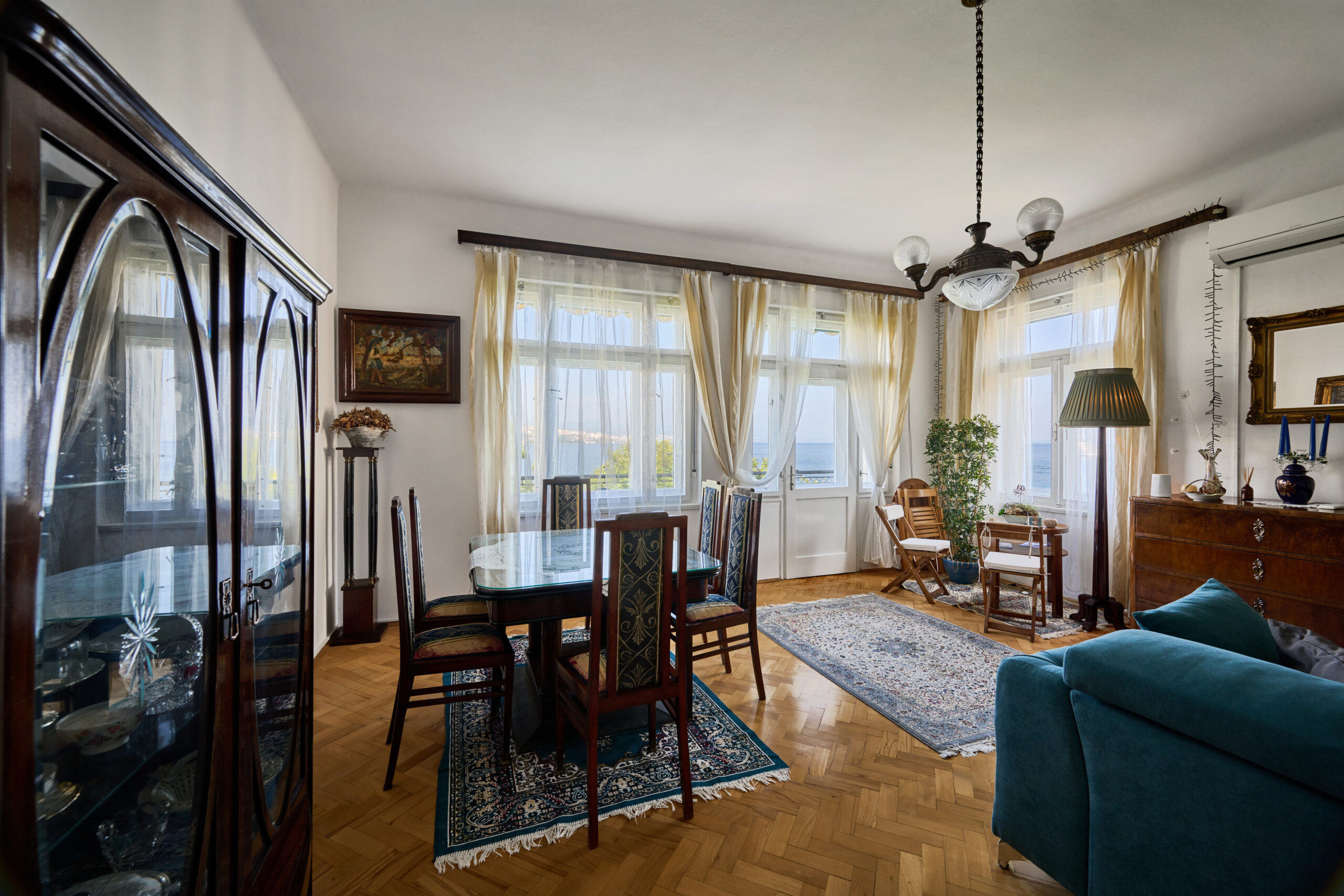 Leona Authentic Beachfront 2BR - 8