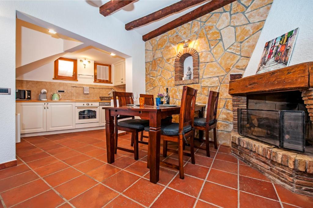 Monte Holiday House with Jacuzzi - 6