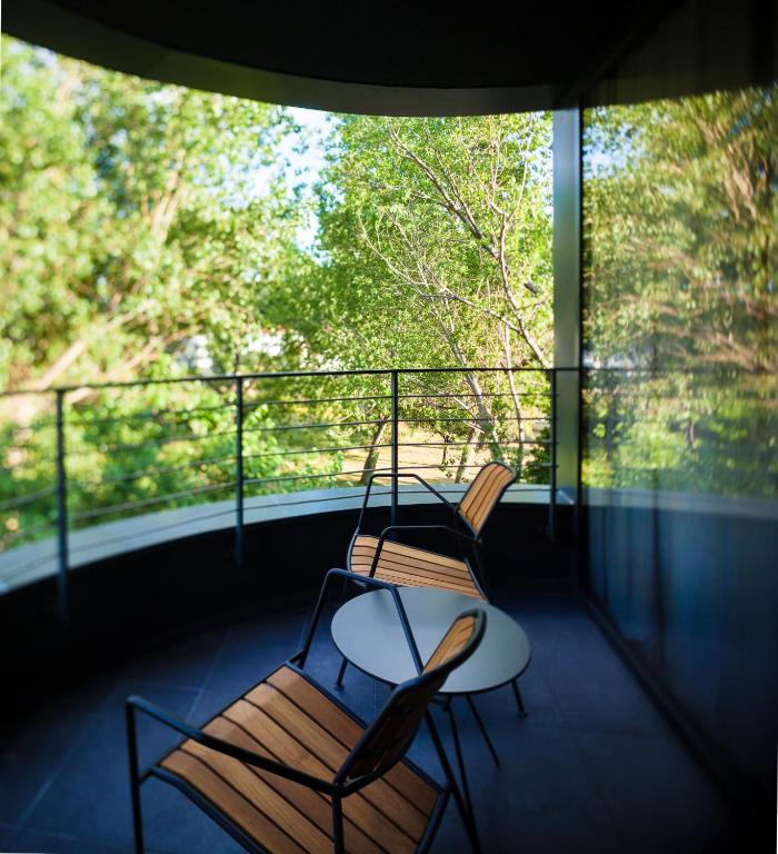 One Suite - Deluxe Double Room with Balcony - 3
