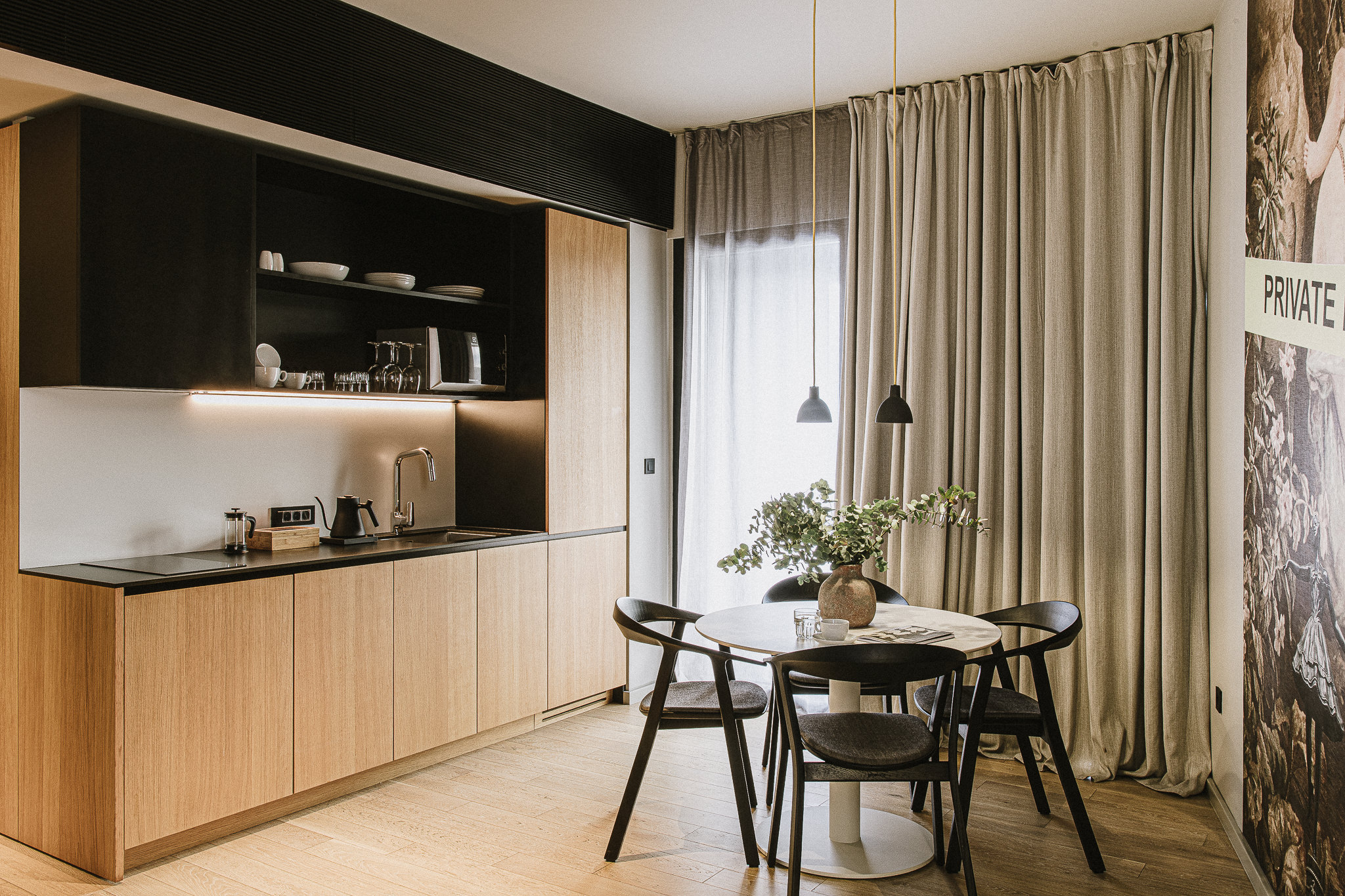 Deluxe Studio with Balcony One Suite - 5