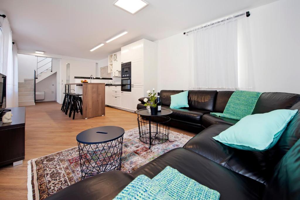 Riva Residence 2 bedroom Apartment with terrace 