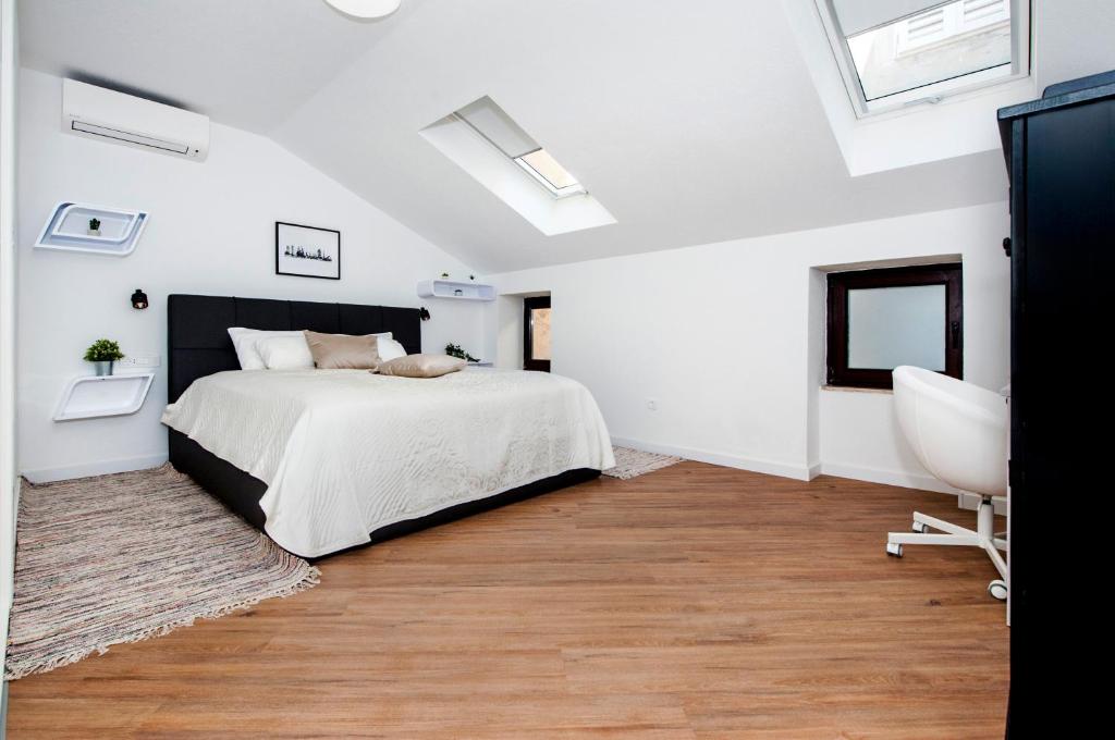 Riva Residence 2 bedroom Apartment with terrace  - 2