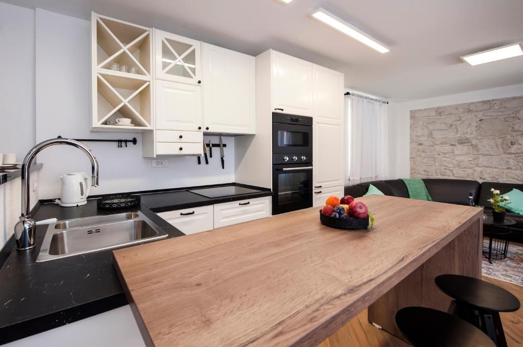 Riva Residence 2 bedroom Apartment with terrace  - 3