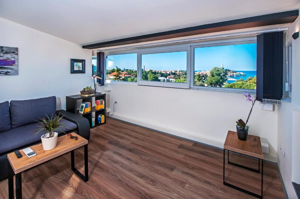 2 bedroom apartment with sea view - Lakovich