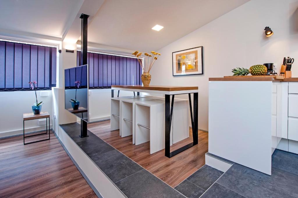 2 bedroom apartment with sea view - Lakovich - 3