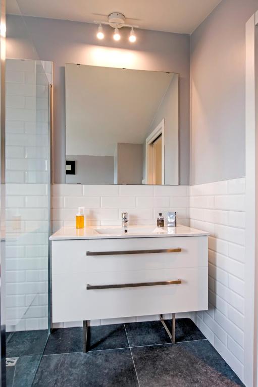 2 bedroom apartment with sea view - Lakovich - 8