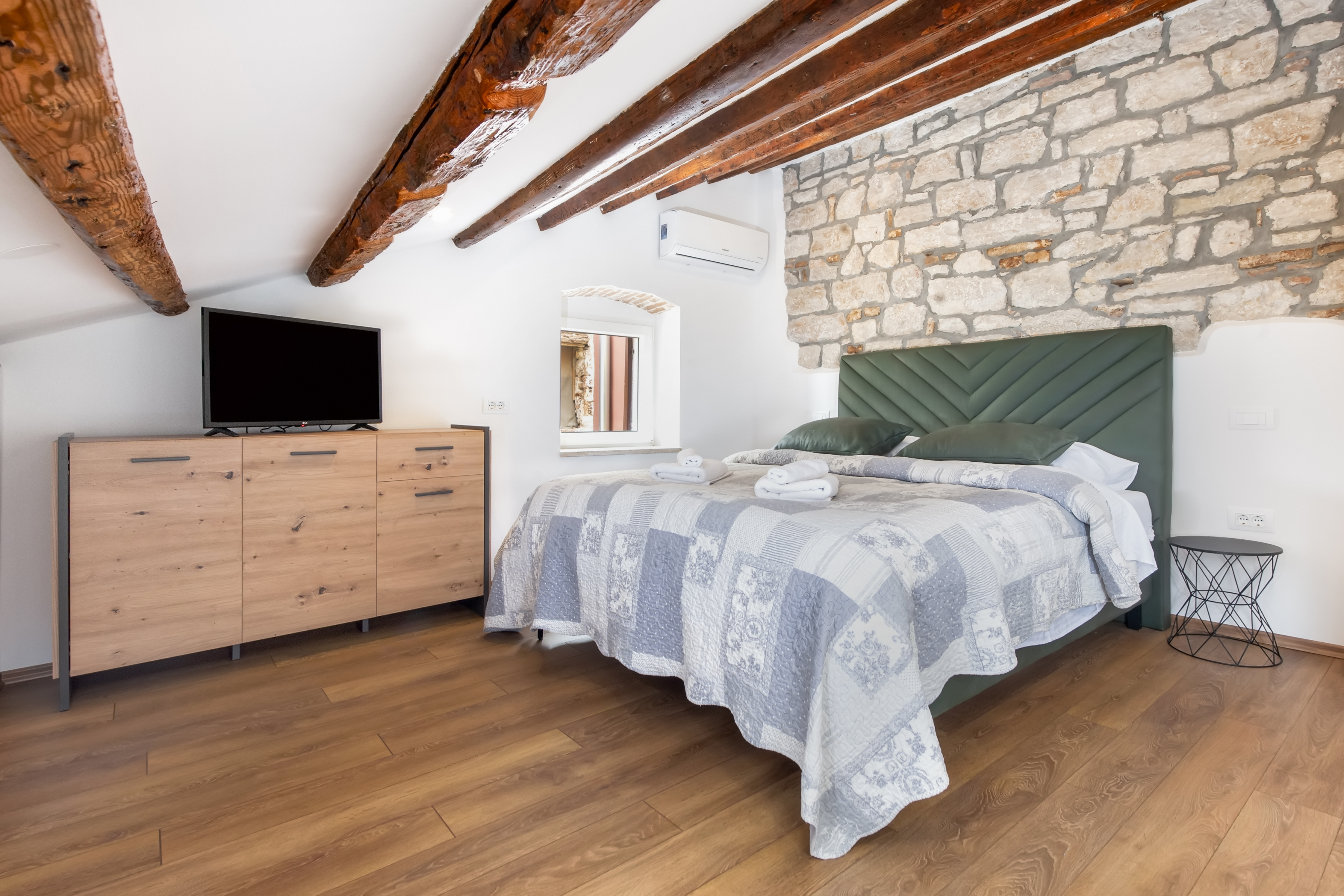 Duplex Studio - The Yellow House Apartments