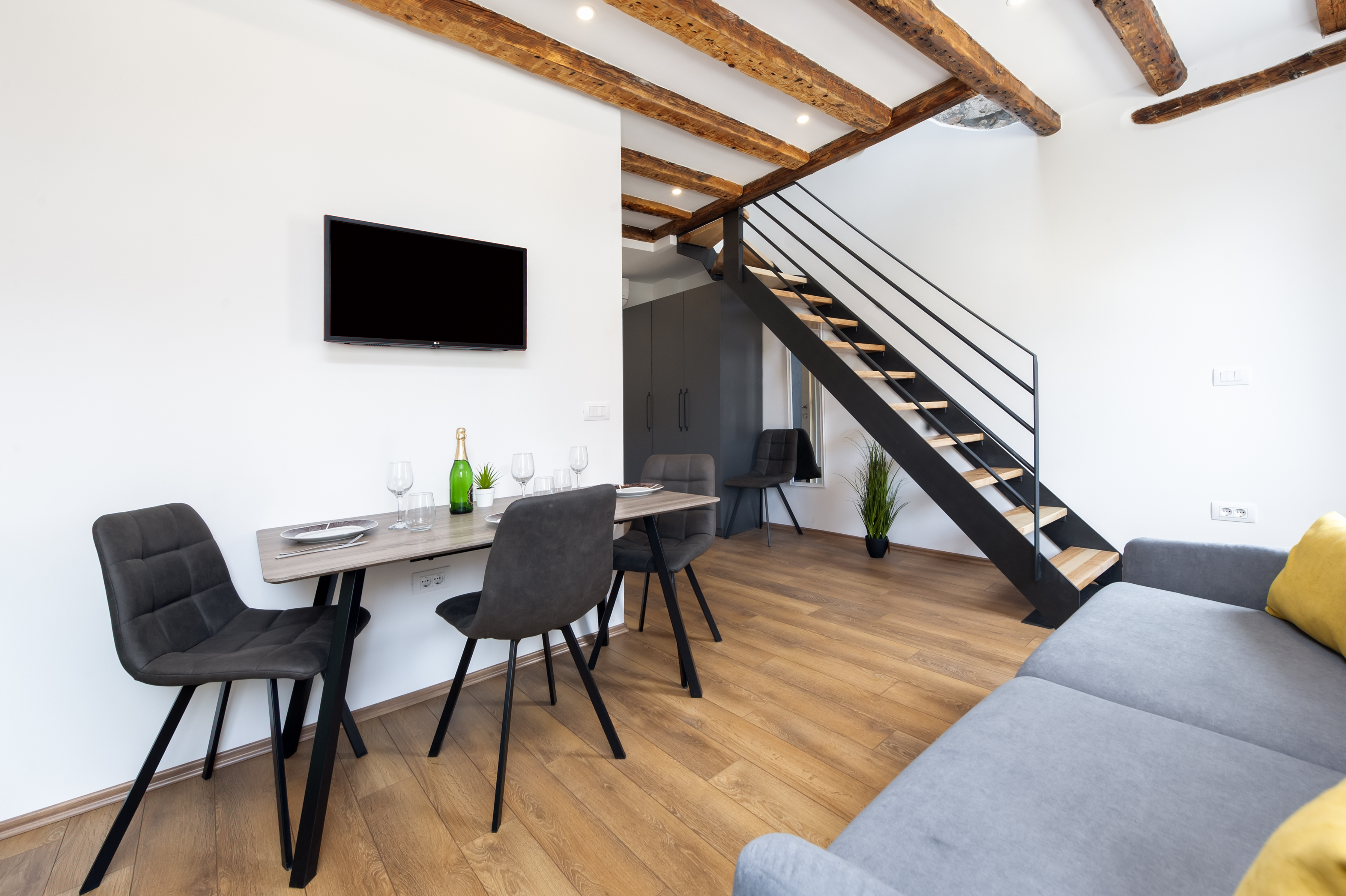Duplex Studio - The Yellow House Apartments - 3