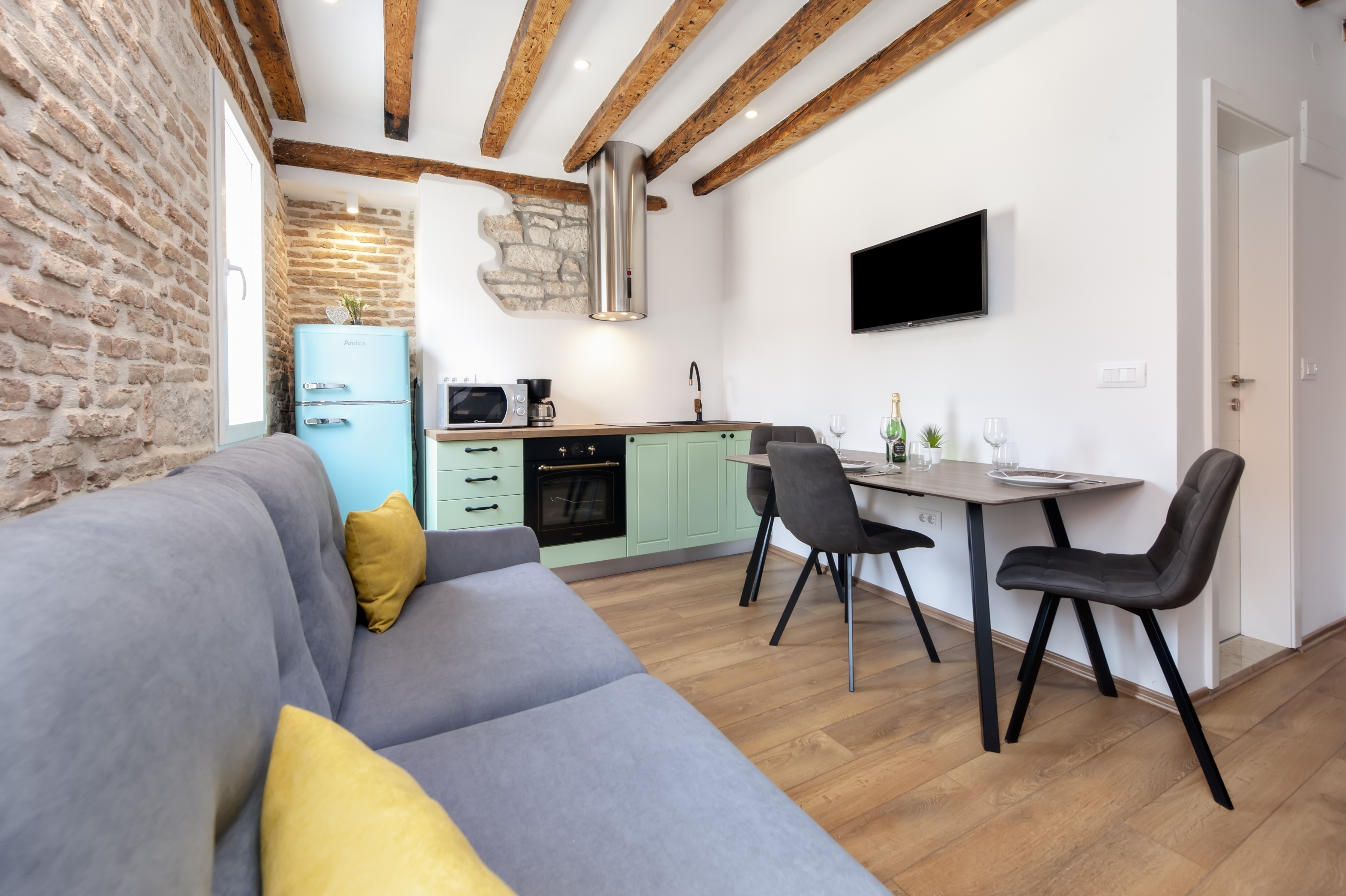Duplex Studio - The Yellow House Apartments - 7