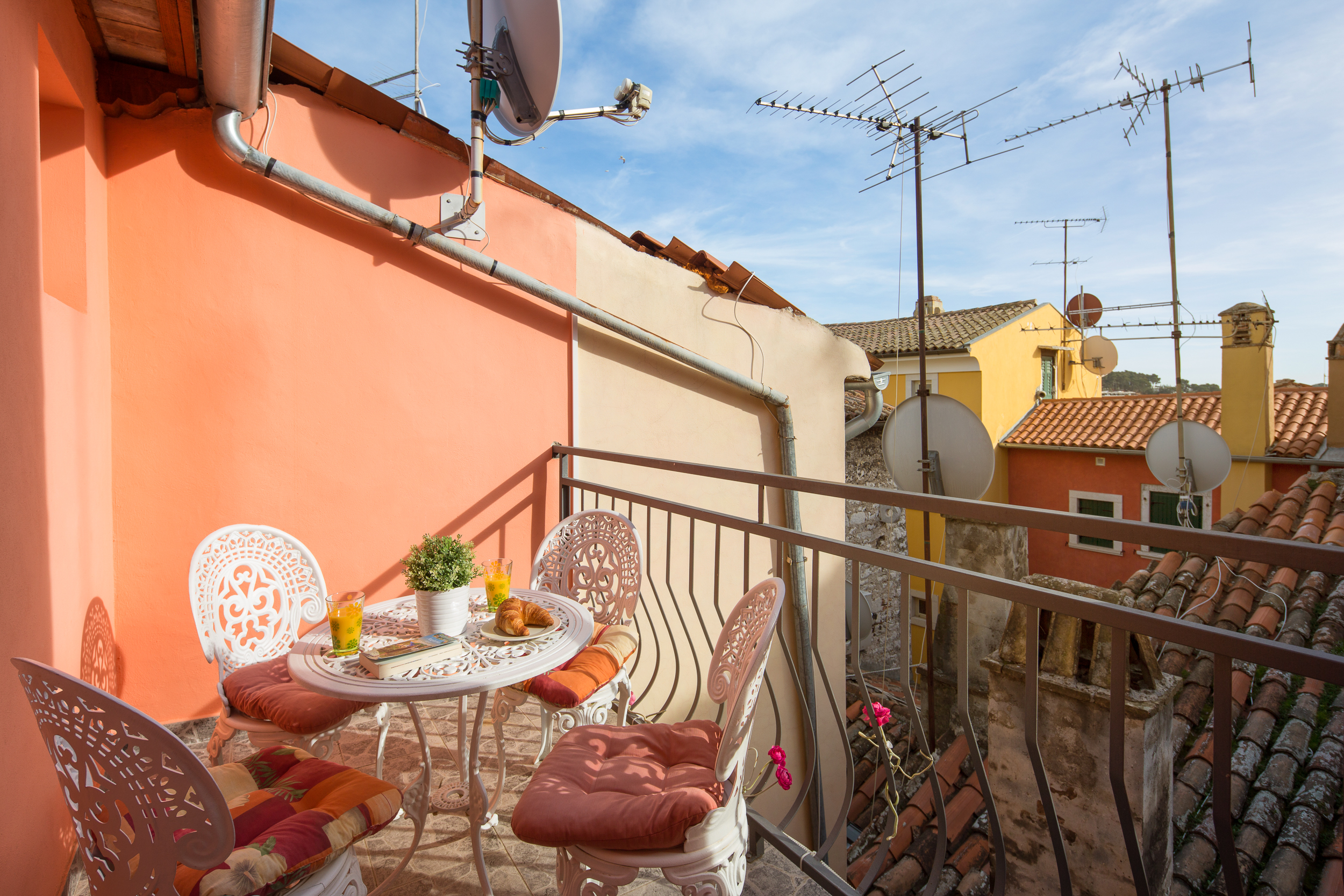 Cozy Studios Verde with Balcony